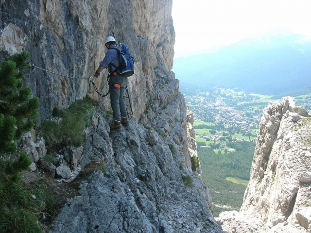 Recorriendo la via ferrata